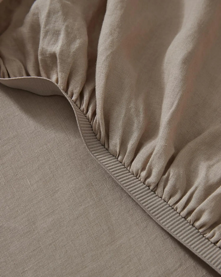 Ravello Fitted Sheet in Shell, close-up of elastic-edged corner with ribbed binding detail by Weave Home